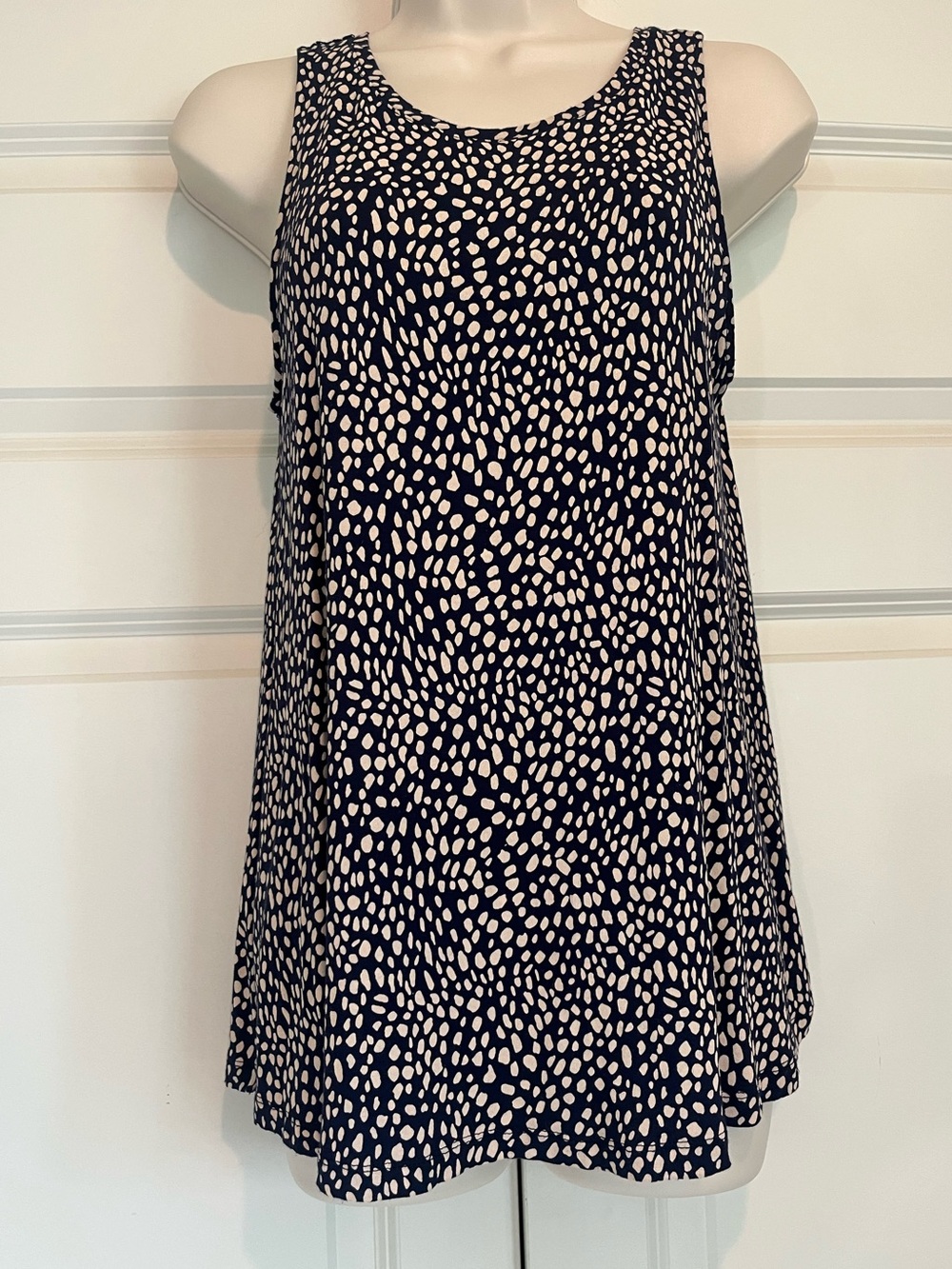 Nine West Soft Spun Sleeveless Navy and Cream Dot Print Tank Top Size Medium